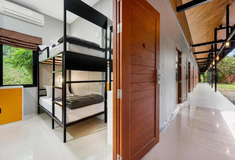 Кровать в Общей Комнате, Chill Inn Samui Hostel And Restaurant