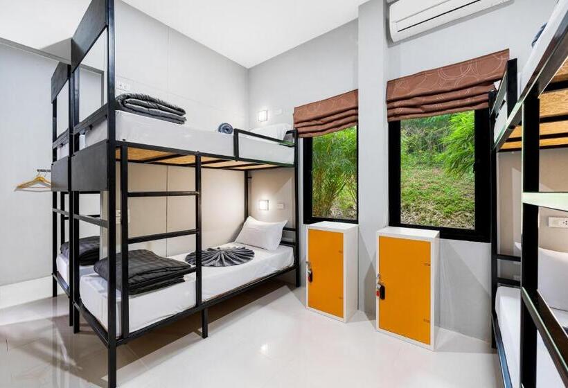 Кровать в Общей Комнате, Chill Inn Samui Hostel And Restaurant