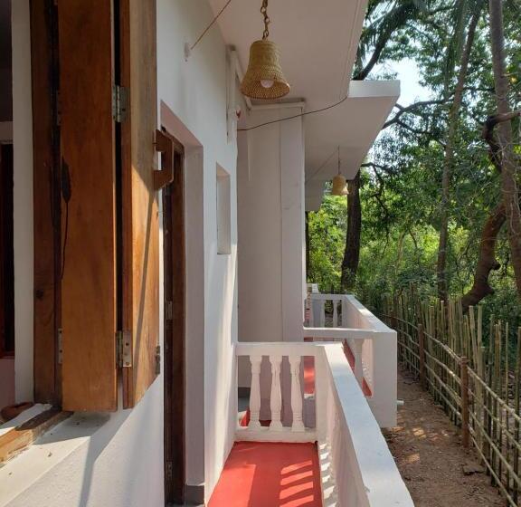 Номер Стандарт, Adi Shakti Guesthouse And Shala