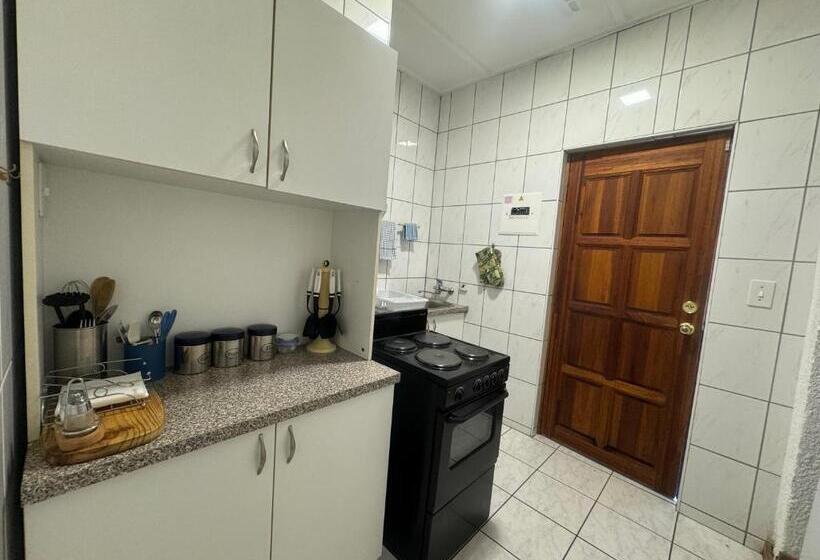 Семейный Номер, Busa House