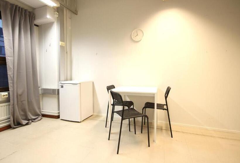 Трехместный Номер Стандарт Совместная Ванная, Forenom Hostel Vantaa Kehä Iii