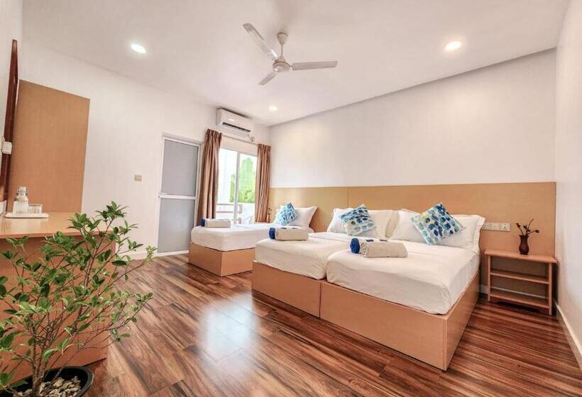 اتاق استاندارد سه تخته با بالکن, Raalhu Fonu Maldives