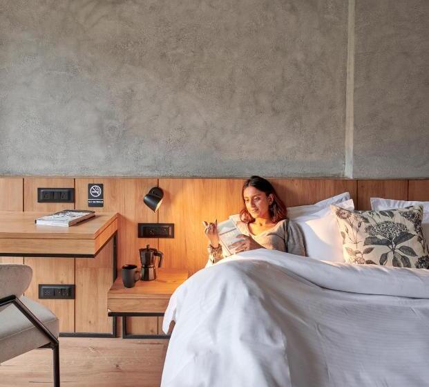 스탠다드 룸 킹사이즈 침대, Warehouse Suites And Loft