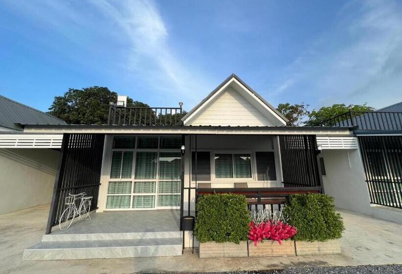 디럭스 룸 킹사이즈 침대, Nuttida Resort ณัฐธิดา รีสอร์ท