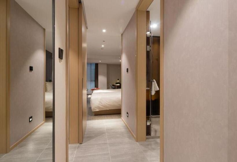 Номер Superior, Atour Hotel Gangding Metro Station Taikoo Hui Tianhe Guangzhou     Free Shuttle Bus Service Between