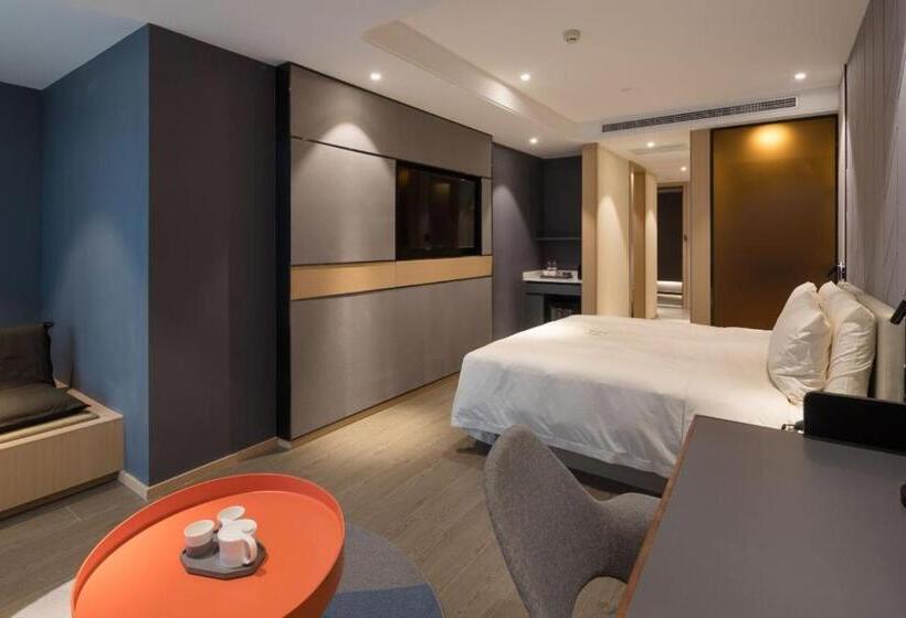 Семейный Номер, Atour Hotel Gangding Metro Station Taikoo Hui Tianhe Guangzhou     Free Shuttle Bus Service Between