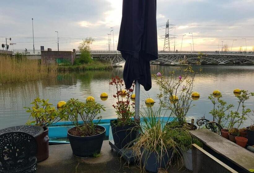 חדר דלוקס, Kelly S Euphrate Houseboat