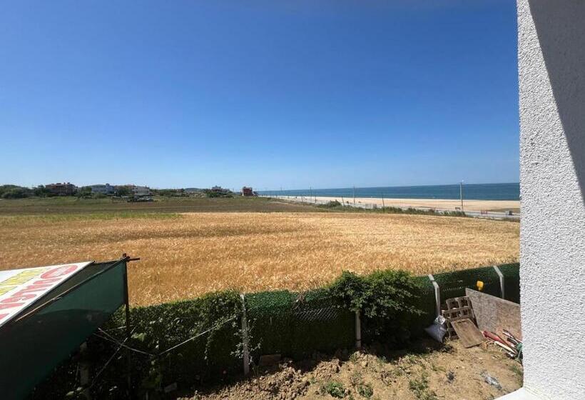 带1个卧室的带海景的公寓, Airport Confort Guest House