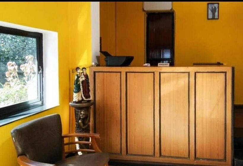 Трехместный Номер Классика, Oyo Village Inn