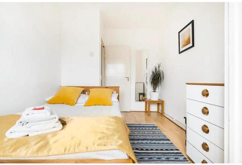 חדר אקונומי, Central London Flat Share