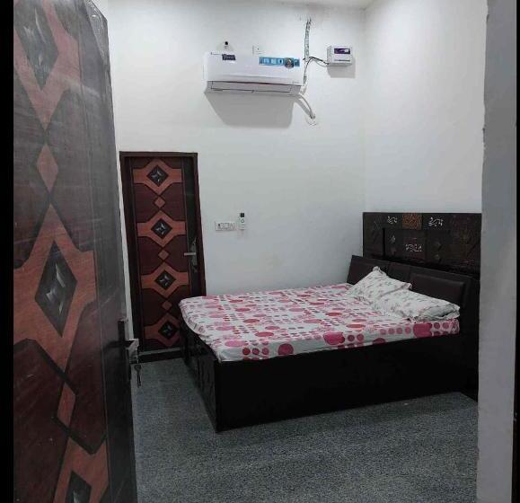 Семейный Номер, Apna Guest House And