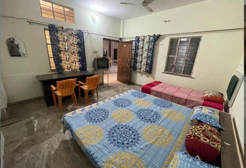 豪华三人间, Garg Complex Guesthouse