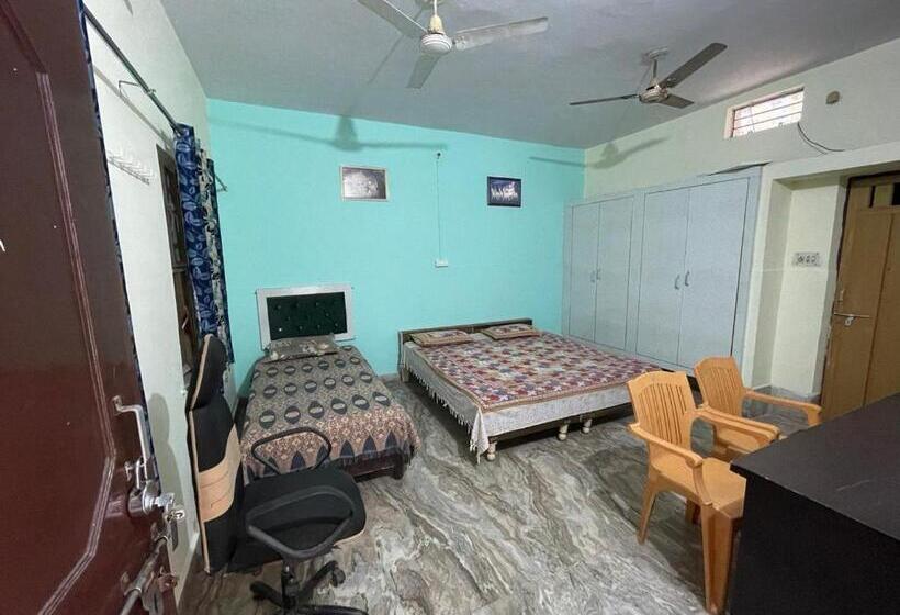 豪华三人间, Garg Complex Guesthouse