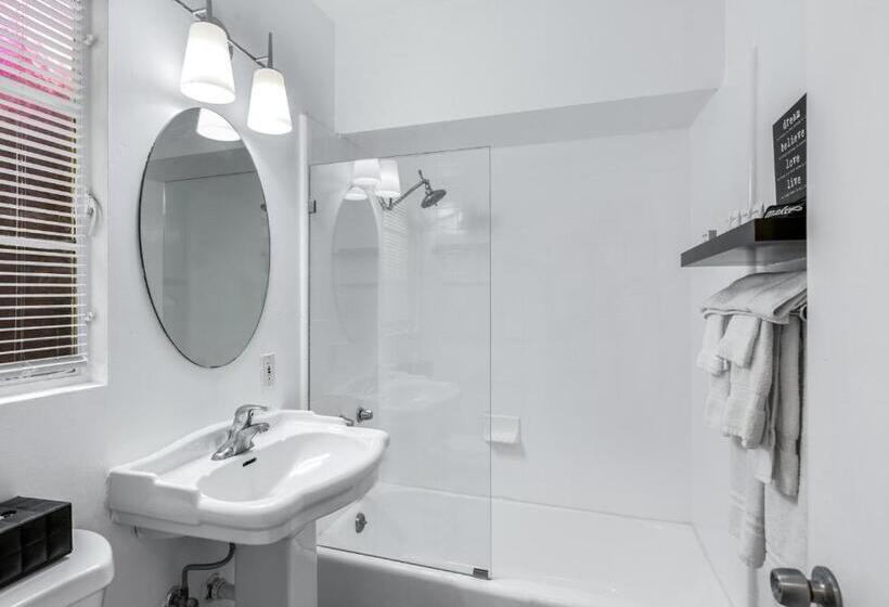 스위트, The Three Fifty Hotel, A Kirkwood Collection