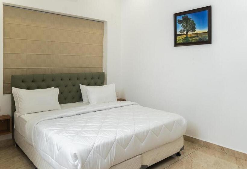 Номер Deluxe Кровать Кинг, The Lodgers Hotel Near India Expo Centre & Mart Greater Noida