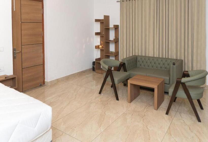 Люкс Superior, The Lodgers Hotel Near India Expo Centre & Mart Greater Noida