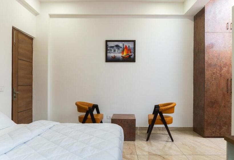 Номер Deluxe Кровать Кинг, The Lodgers Hotel Near India Expo Centre & Mart Greater Noida