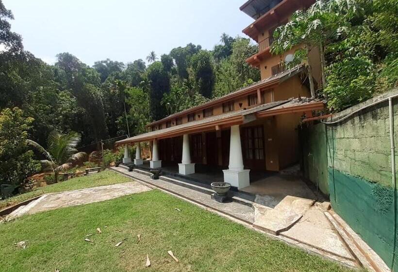 Семейный Номер Вид на Горы, Eagles Lodge   Kandy
