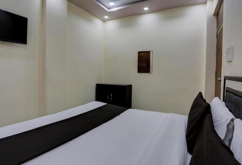 اتاق کلاسیک سه تخته, Oyo Flagship Hotel Omex