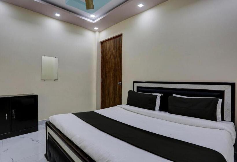 اتاق کلاسیک سه تخته, Oyo Flagship Hotel Omex