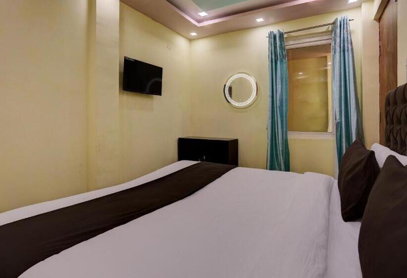 اتاق کلاسیک سه تخته, Oyo Flagship Hotel Omex