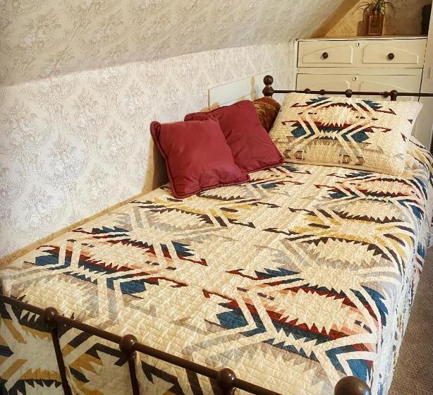 패밀리 룸, Pansy’s Parlor Bed & Breakfast
