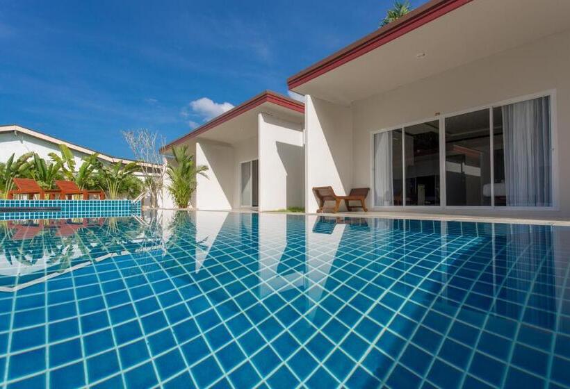 اتاق لوکس با چشم‌انداز استخر, Baanchongfaresort บ้านช่องฟ้ารีสอร์ท