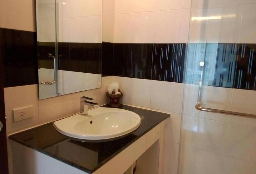 اتاق لوکس با چشم‌انداز استخر, Baanchongfaresort บ้านช่องฟ้ารีสอร์ท