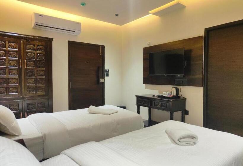 اتاق استاندارد, The Q