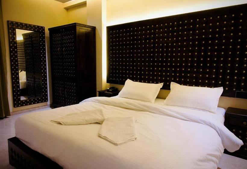 اتاق پرمیوم, The Q