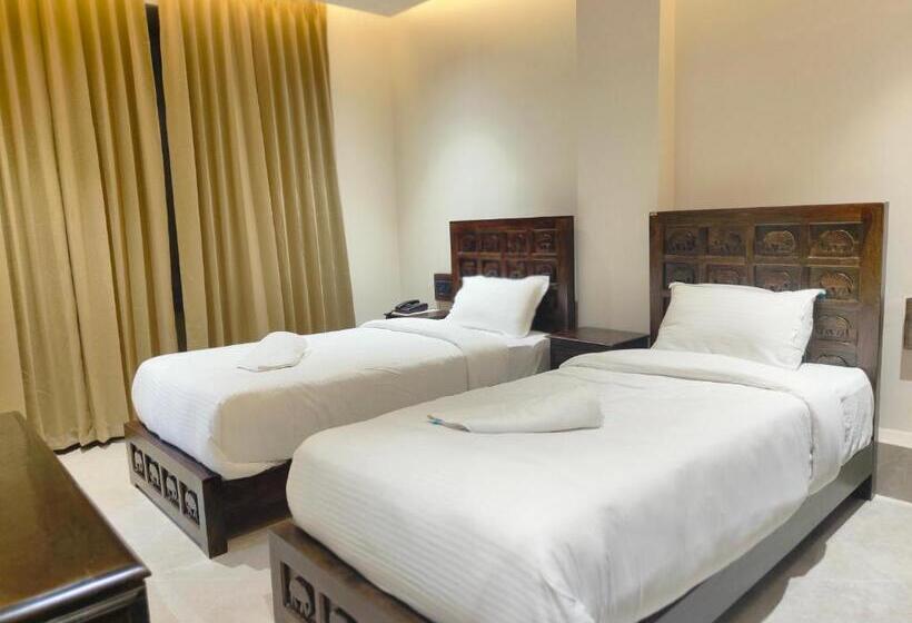 اتاق استاندارد, The Q