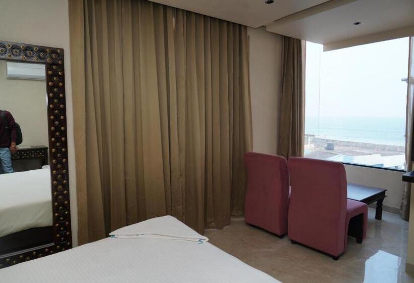 اتاق پرمیوم, The Q