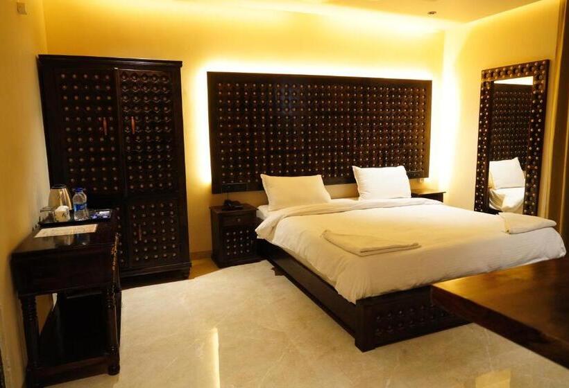 اتاق پرمیوم, The Q