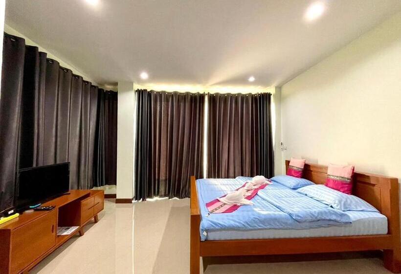 Номер Deluxe Вид на Море с Балконом, Triple O Phala Beach
