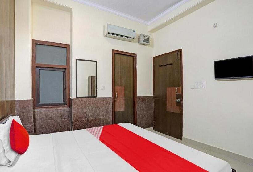 Трехместный Номер Классика, Oyo Flagship 81144 Hotel Maharaja