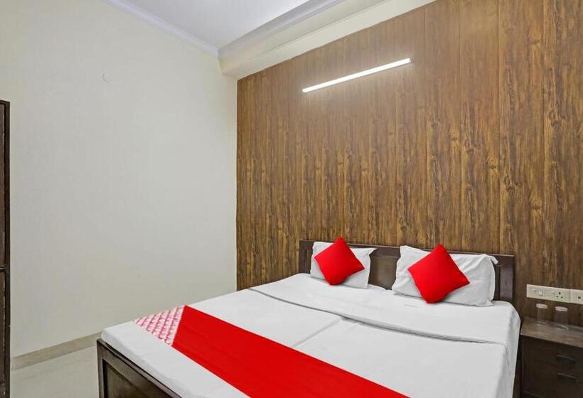 Трехместный Номер Классика, Oyo Flagship 81144 Hotel Maharaja