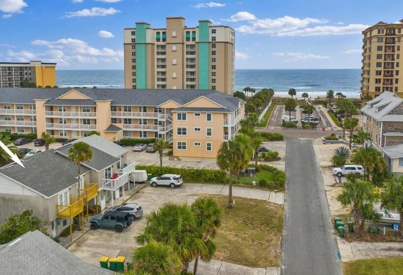 Апартаменты 1 Спальня с Балконом, Jax Beach House  1 Minute Walk To Beach