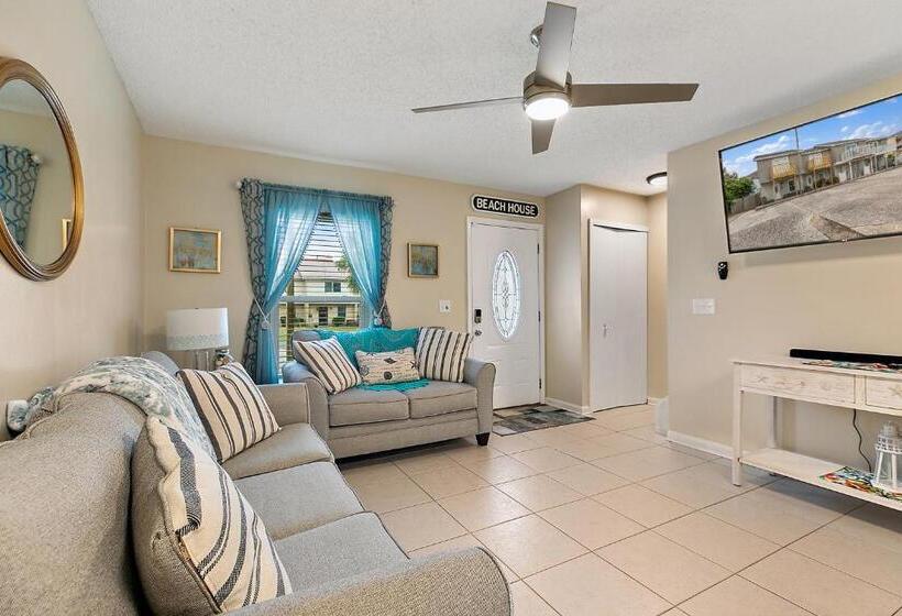 Апартаменты 1 Спальня с Балконом, Jax Beach House  1 Minute Walk To Beach