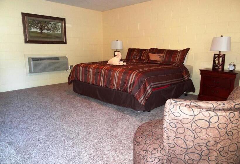 Четырехместный Номер Стандарт, Ji1, King Guest Room At The Joplin Inn At Entrance To The Resort Hotel Room