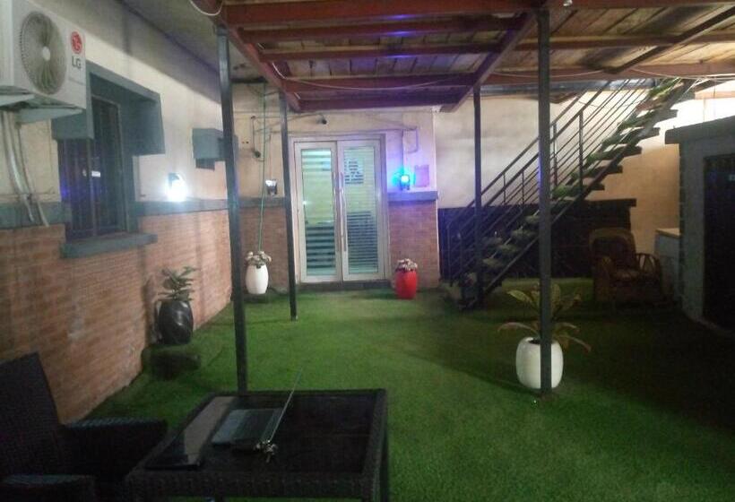 اتاق استاندارد یک نفره, New View Hoteland Suits