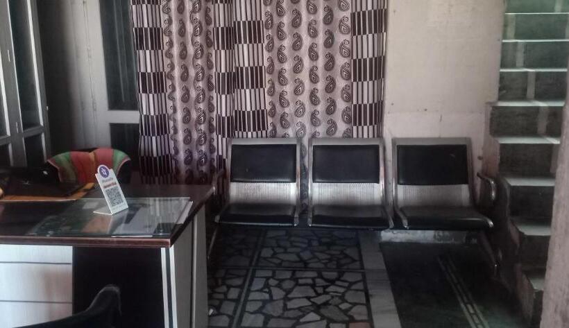 트리플 클래식 룸, Oyo Hotel Haryana 2