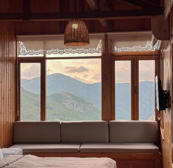 Бунгало Стандарт, Ephesus Retreat