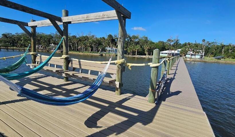 סוויטה עם נוף לנהר, Nasa Waterfront Dolphin Suite