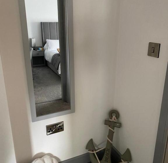 Deluxe Suite King Bed, The Moores Castle Holiday Suites