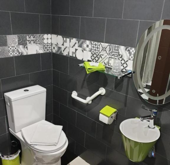 Номер Стандарт Адаптированный для Инвалидов, Enjoy Hotels Perpignan Sud Pollestres