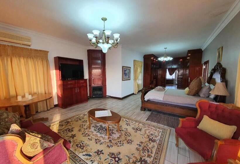 سوئیت پرزیدنت, Marble Lodge Estate