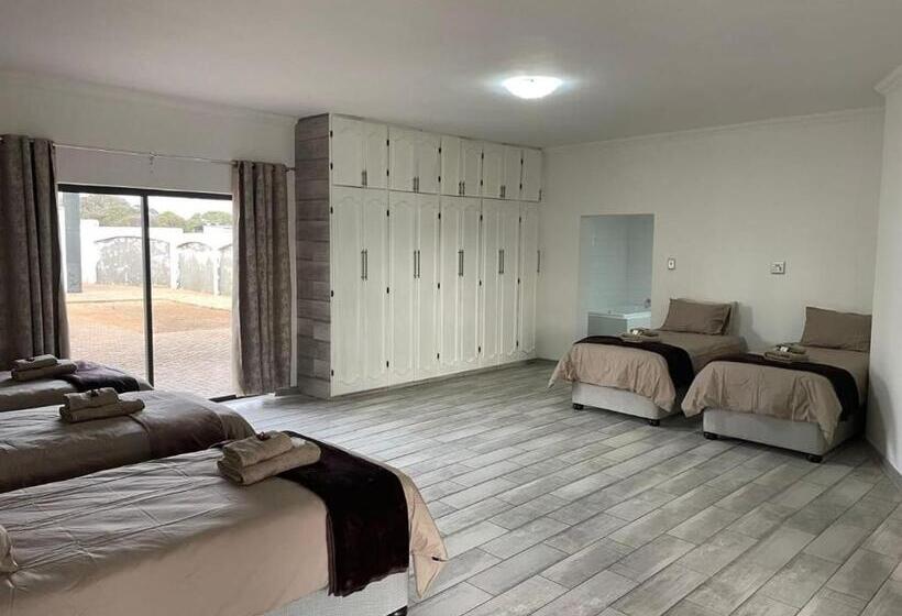 اتاق اکونومی, Marble Lodge Estate