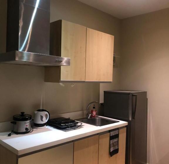 استودیوی استاندارد, The Gramercy Makati