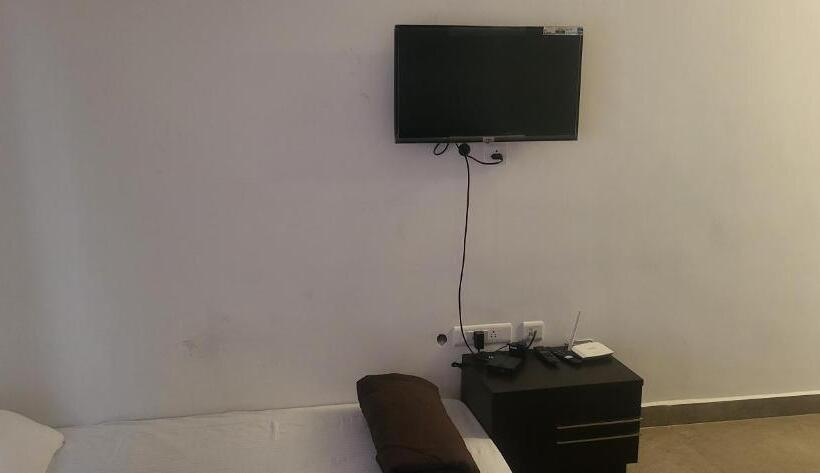 اتاق خانوادگی با چشمانداز کوه, Hostel Jerusalem Kodaikanal