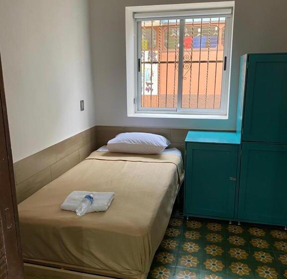 スタンダードトリプルルーム, Hostal Doña Cuca
